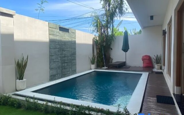 Momo's Villa Seminyak Kuta Bali