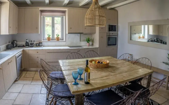 Luxury Villa Delphinus - Allparos Villas