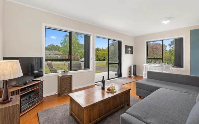 Pipi Cabin - Mangawhai Village Bach