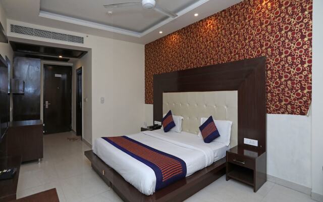 OYO 9532 Hotel Q-Cent