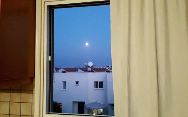 Golden Sea View Apartment