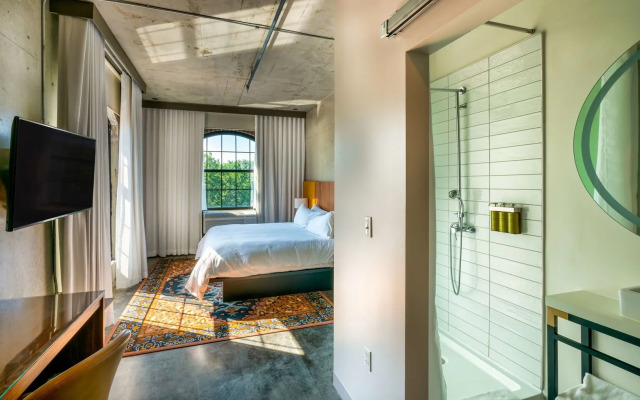 The Loom Hotel Tapestry Collection by Hilton