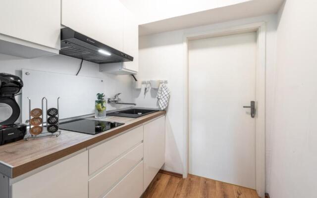 Apartment Near Old Town, FREE Parking & Huge Garden