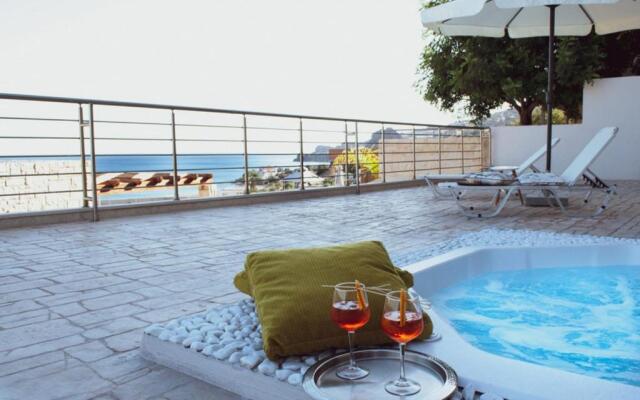 Private luxury 3bdrm Villa - Walk to beach