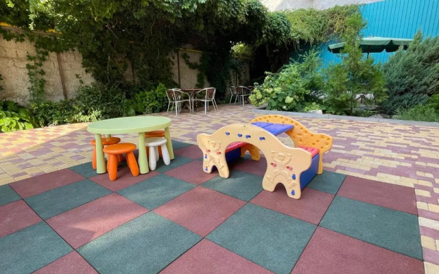 Polina Guest House
