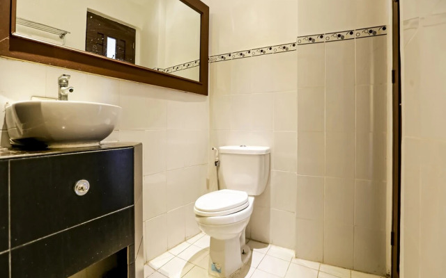 OYO 759 Royal South Garden Suites