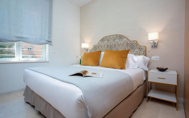Exclusive Apartment 5BD in Seville. Carlos V