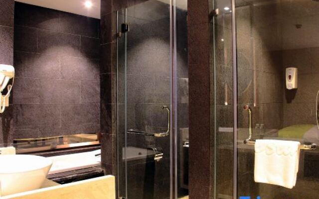 Weishang Hotel (Xichang Moon Lake Park)