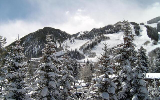 St. Moritz Lodge & Condominiums