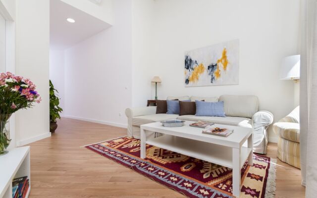 Prime Location 2 Bd Apartement Next To The Town Hall Square Zaragoza Ii