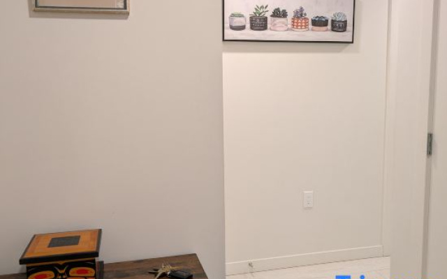 Modern 2 Bed Condo with AC and Parking