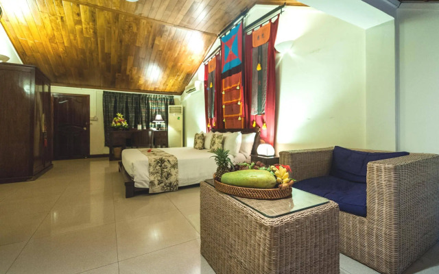 Red Hibiscus Hotel