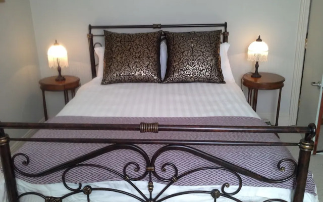 Stoke House Bed And Breakfast