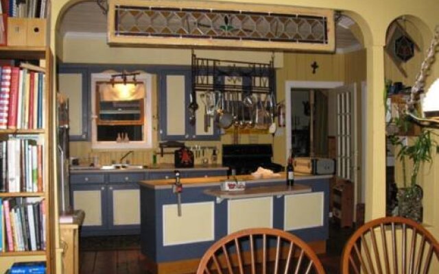 Table dans les nuages