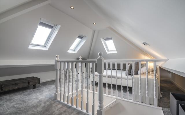 Mayfield House - 4 Bedroom House - Tenby