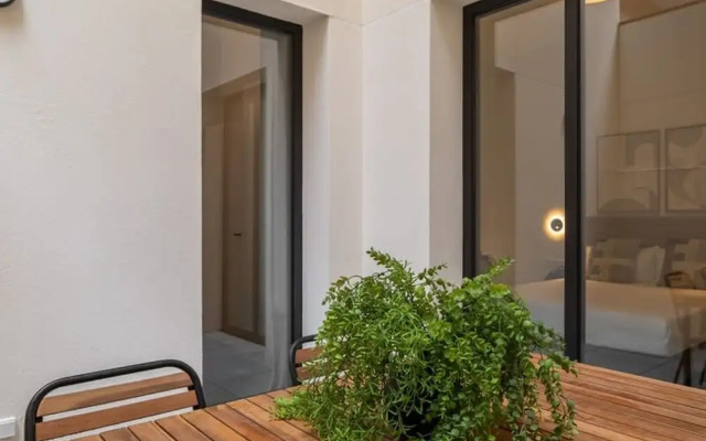 Sant Pau Patio 2BR Near Avinguda Gaud With Patio