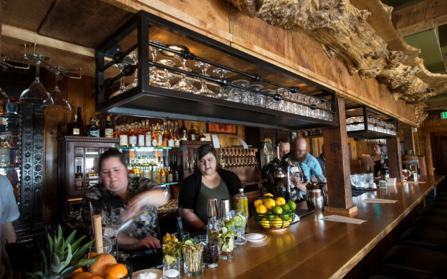 McMenamins Kalama Harbor Lodge