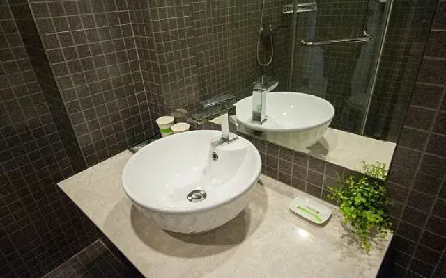 Yantong Hotel