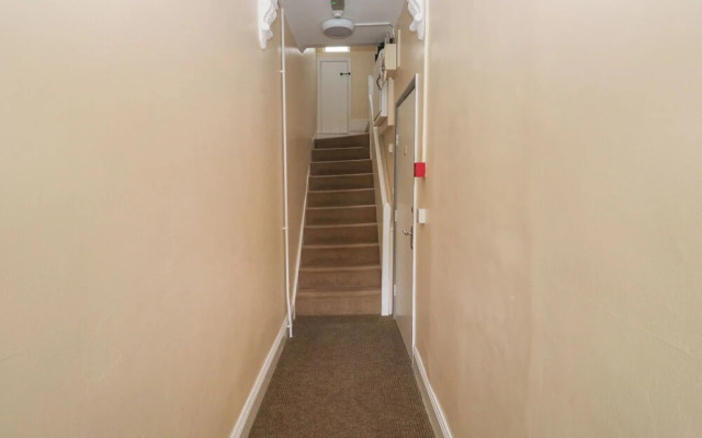 The English School, Flat 2