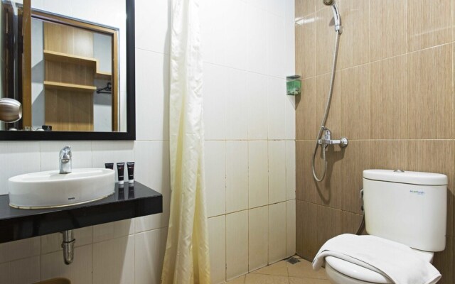 RedDoorz Plus Near ITC Fatmawati