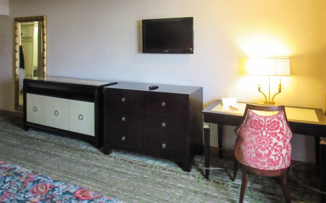 Rodeway Inn & Suites