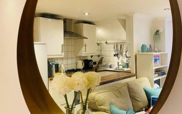 Modern, Quiet Garden Flat in Heart of Wimbledon