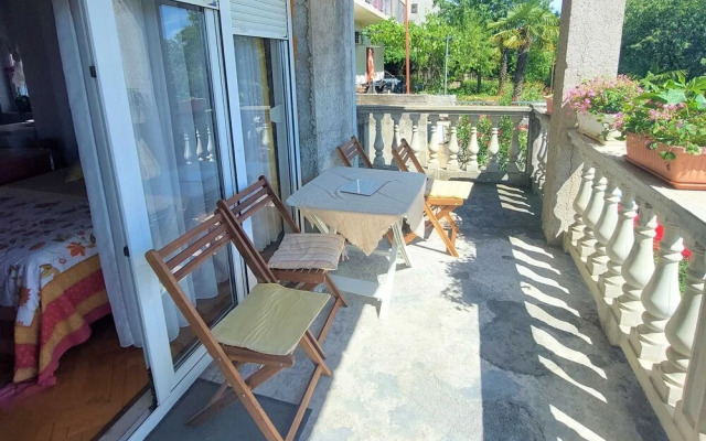 Elegant Apartments With Sea View and Balcony