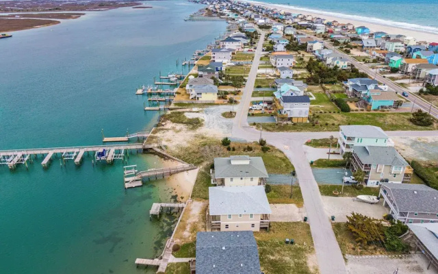 Lindy-B by Topsail Realty