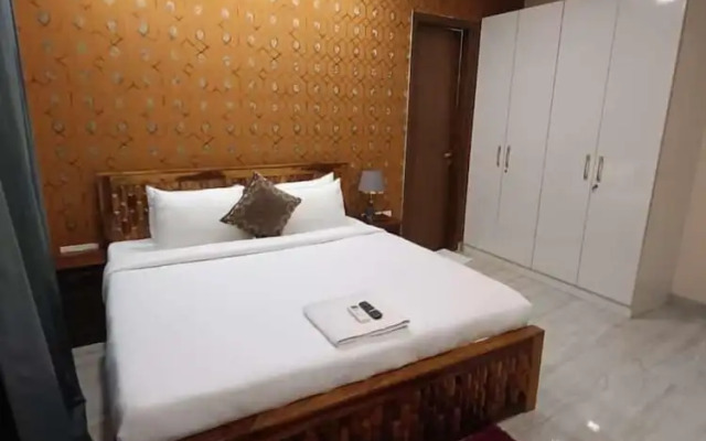 Lime Tree 3BHK Serviced Apartments DLF 5