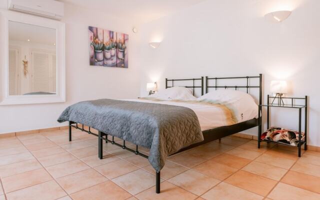 Luxurious, Detached Villa With Swimming Pool 10 Persons