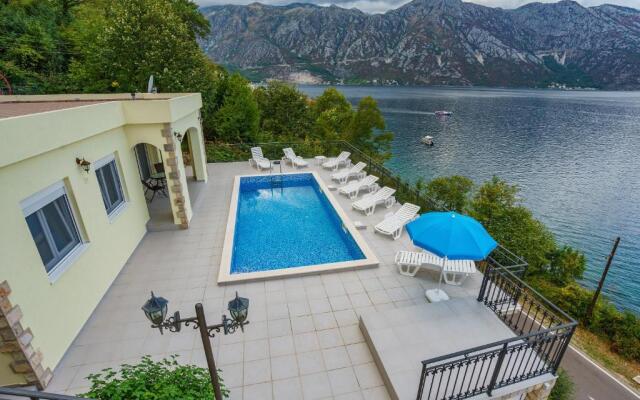 Villa KOSTA