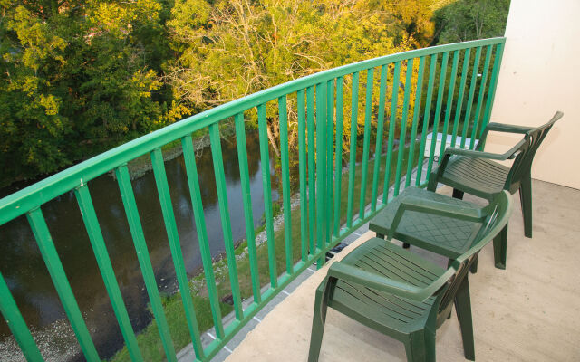 Pigeon River Inn