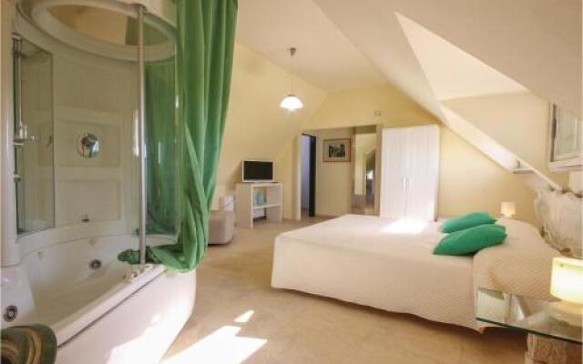 Four Bedroom Holiday Home in Vittoria