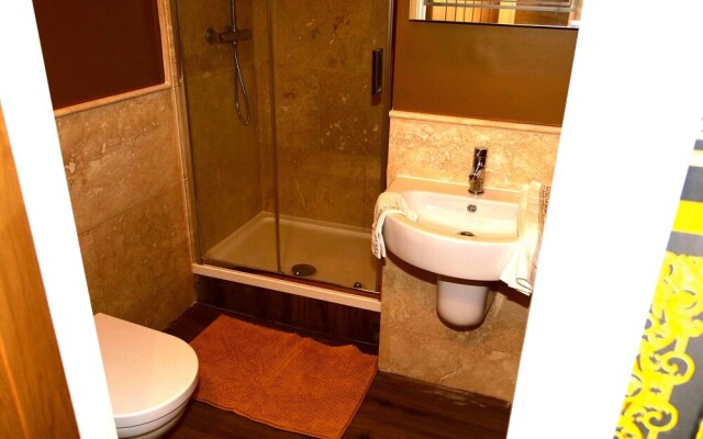 Sexy Luxurious Versace Apartment Near Sheffield