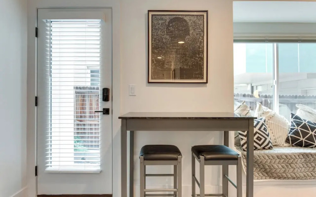 Jefferson Park Apartment: Walk to Empower Field!