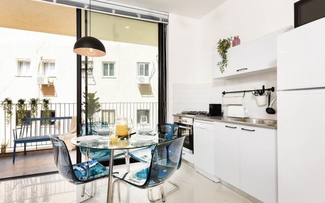 Lovely City Apt Short Walk To The Beach