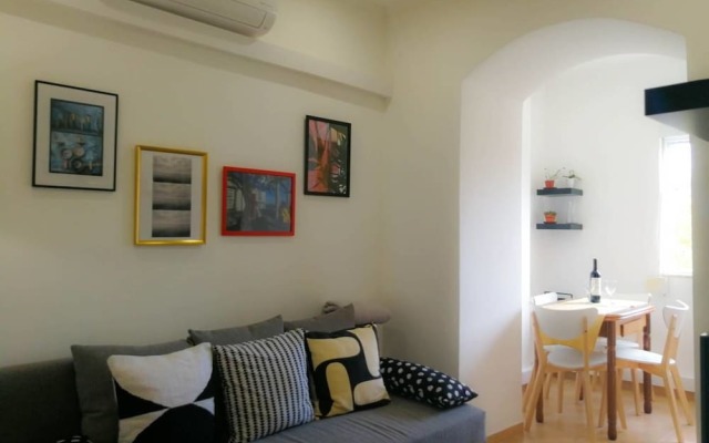 Comfort And Quiet Renovated Flat