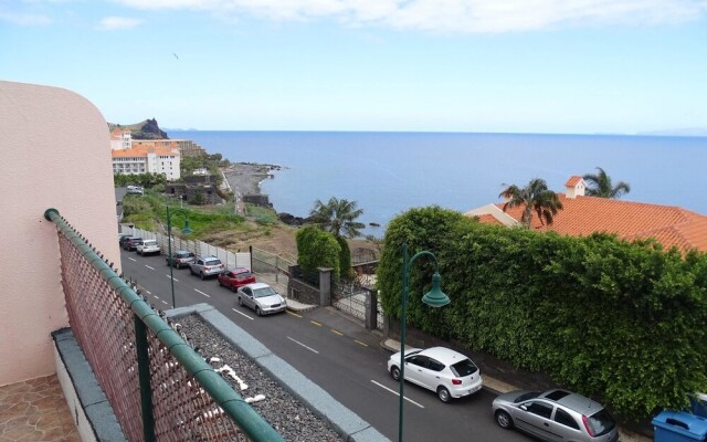 Apartment With one Bedroom in Caniço, With Wonderful sea View, Balcony