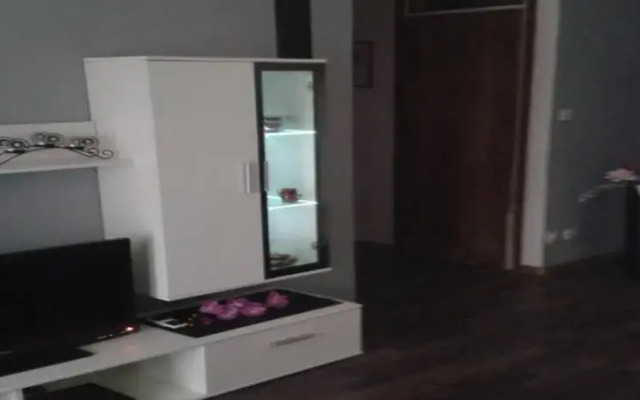 Modern Split Apartment