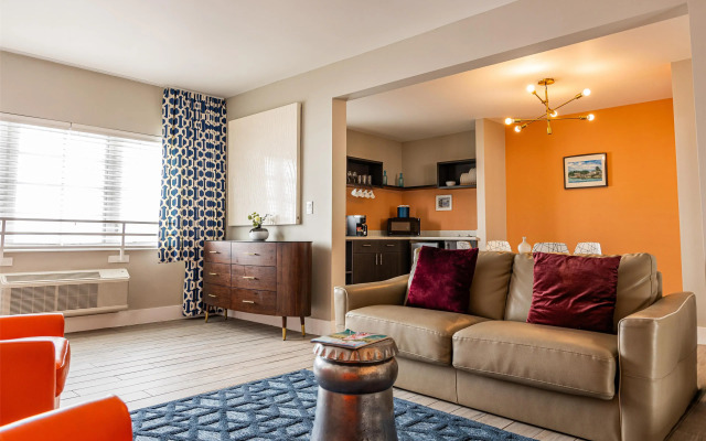 Oceanside Hotel and Suites