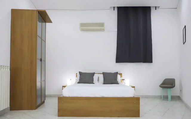 Modern Apartment at Piazza del Gesu'