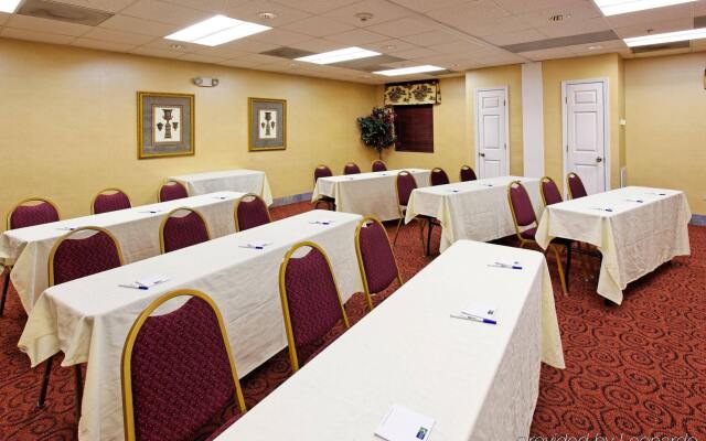 Holiday Inn Express & Suites Crossville by IHG