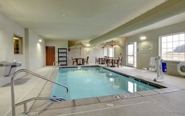 Cobblestone Hotel & Suites - Pecos