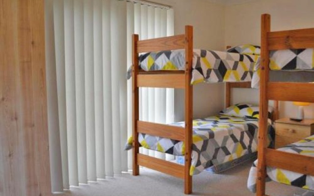 The Verandah', 9 Hanson Avenue - fantastic child friendly home – Guest Rooms – Anna Bay