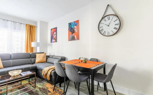 4BR 3BA Townhouse on Lake Ontario Free Parking Gym