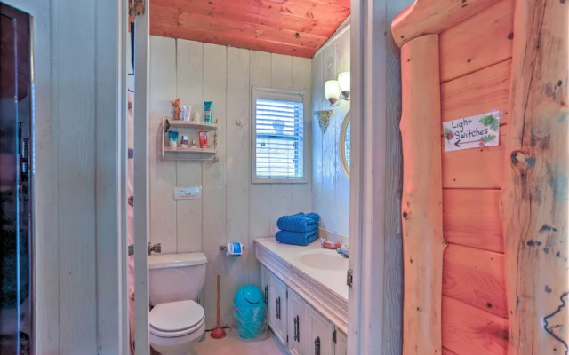 Gorgeous Oakhurst Retreat w/ Swimming Hole!
