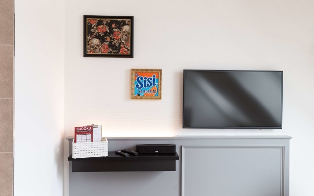 Holiday Inn — the niu, Franz Vienna