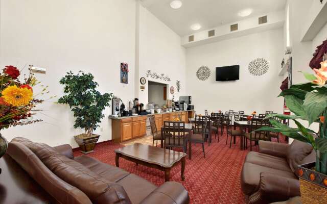 Howard Johnson by Wyndham Lubbock TX