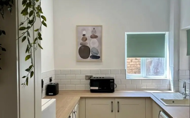 Three Bedroom Home Manchester sleeps 9