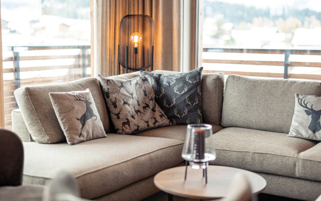 Luxury Penthouse, ski Lift Within Walking Distance